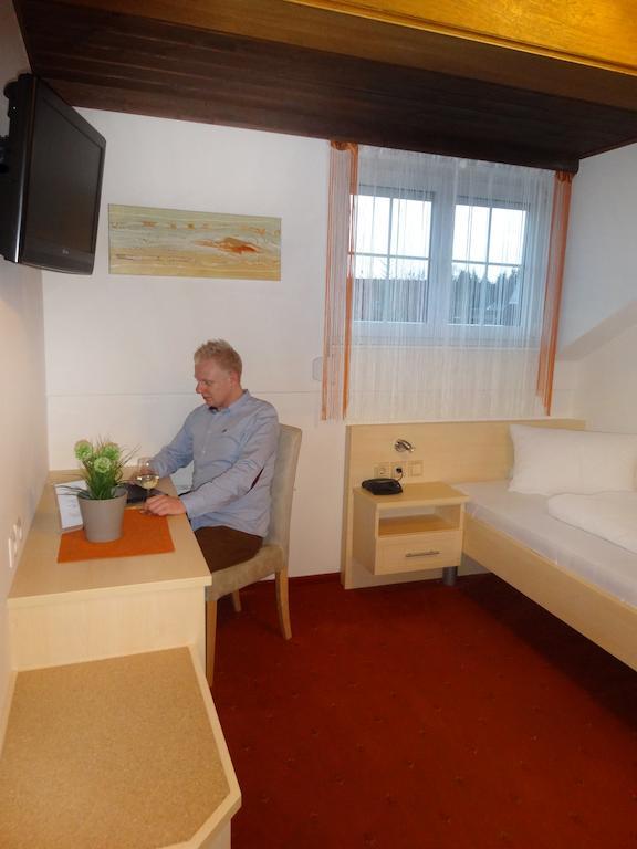 Pension Scherwirt Hotel Graz Room photo